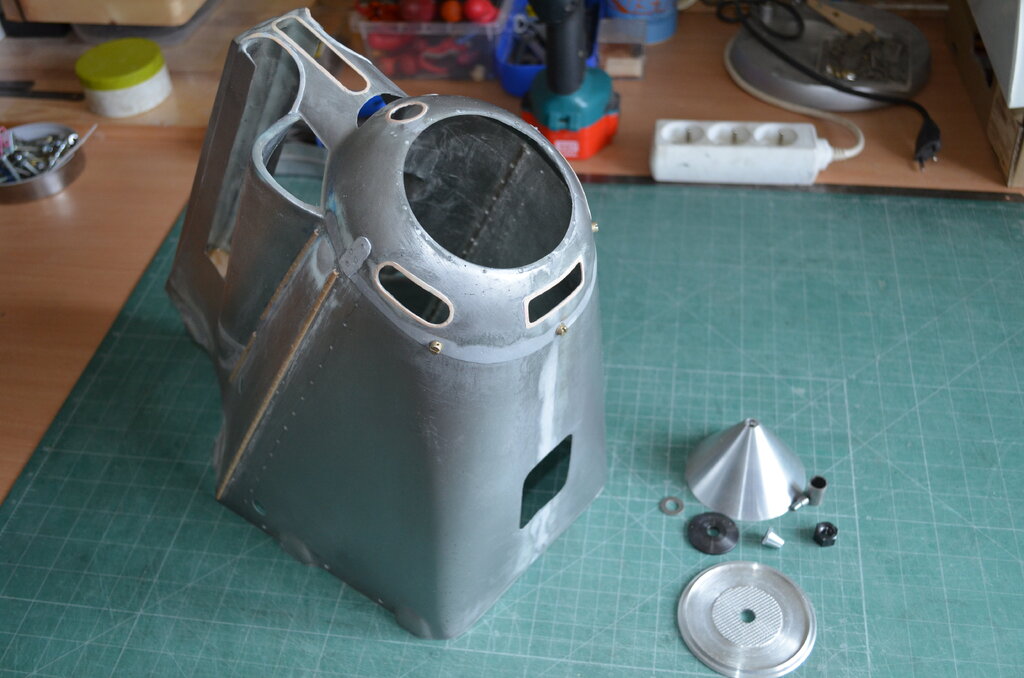 RWD-4 Maska Kołpak.JPG