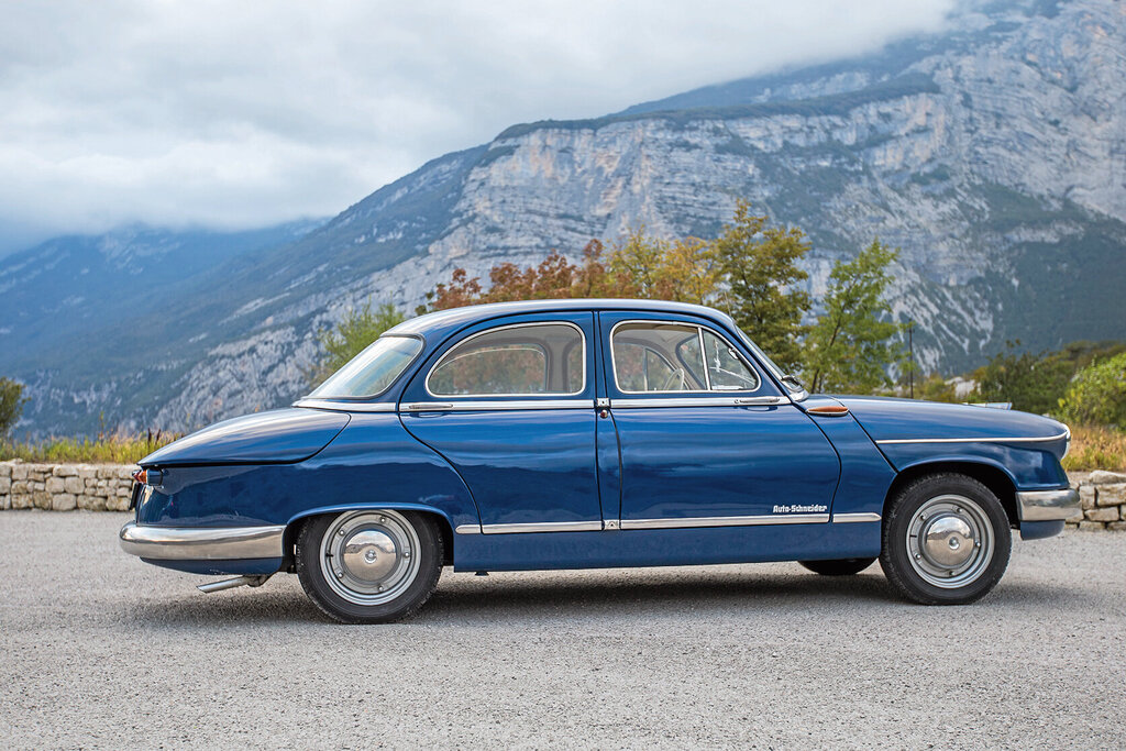 panhard-pl-17-buitenkant.jpg