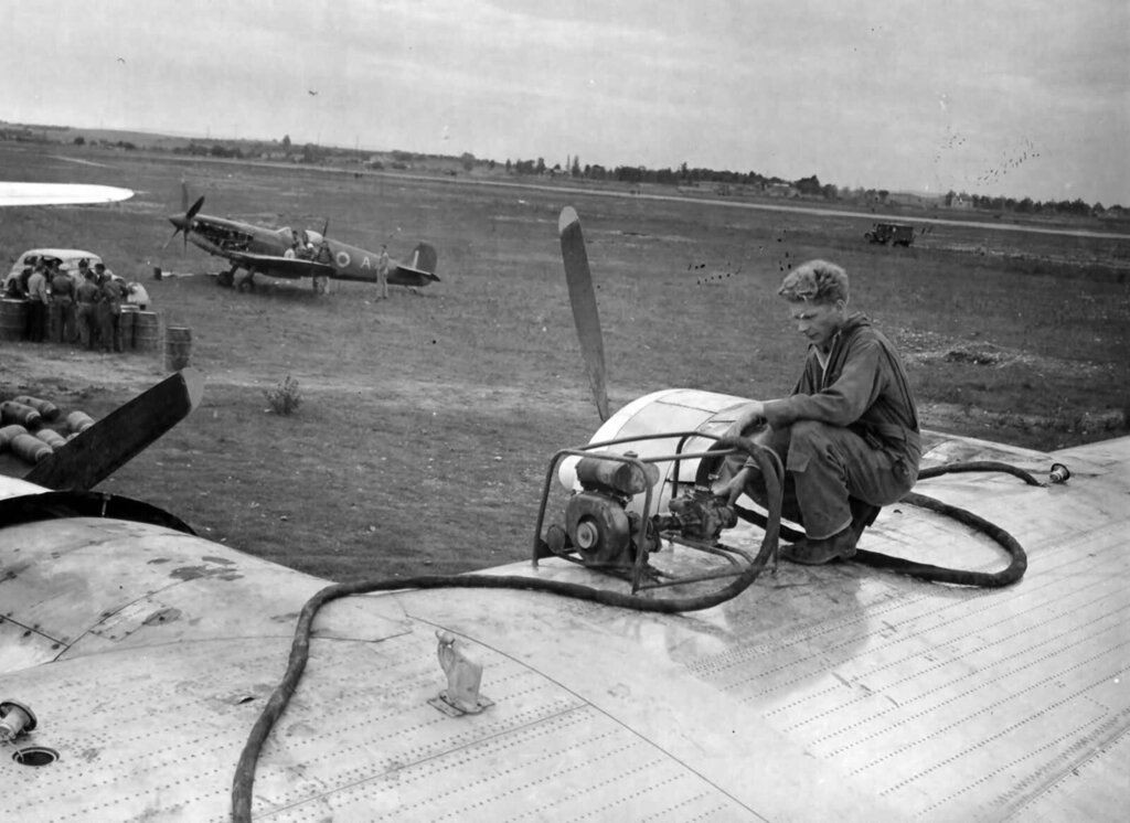Supermarine_Spitfire_Mk_IX_and_B-24_in_France.jpg