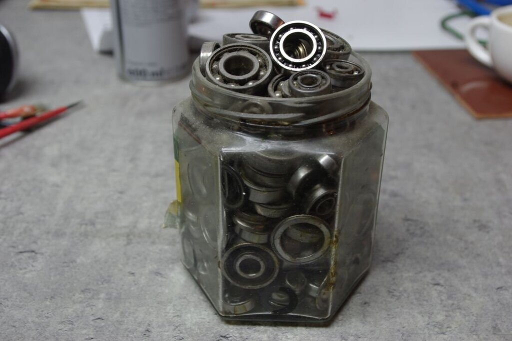 łożyska w słoiku.jpg