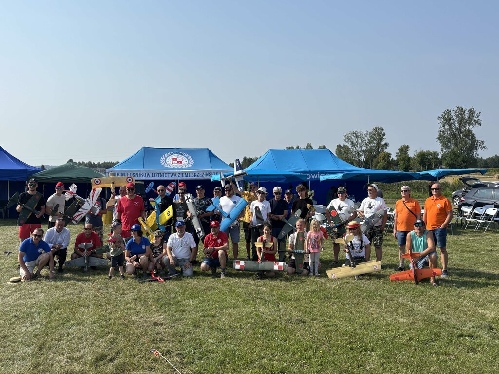 Kombaty sa jak osy.jpg